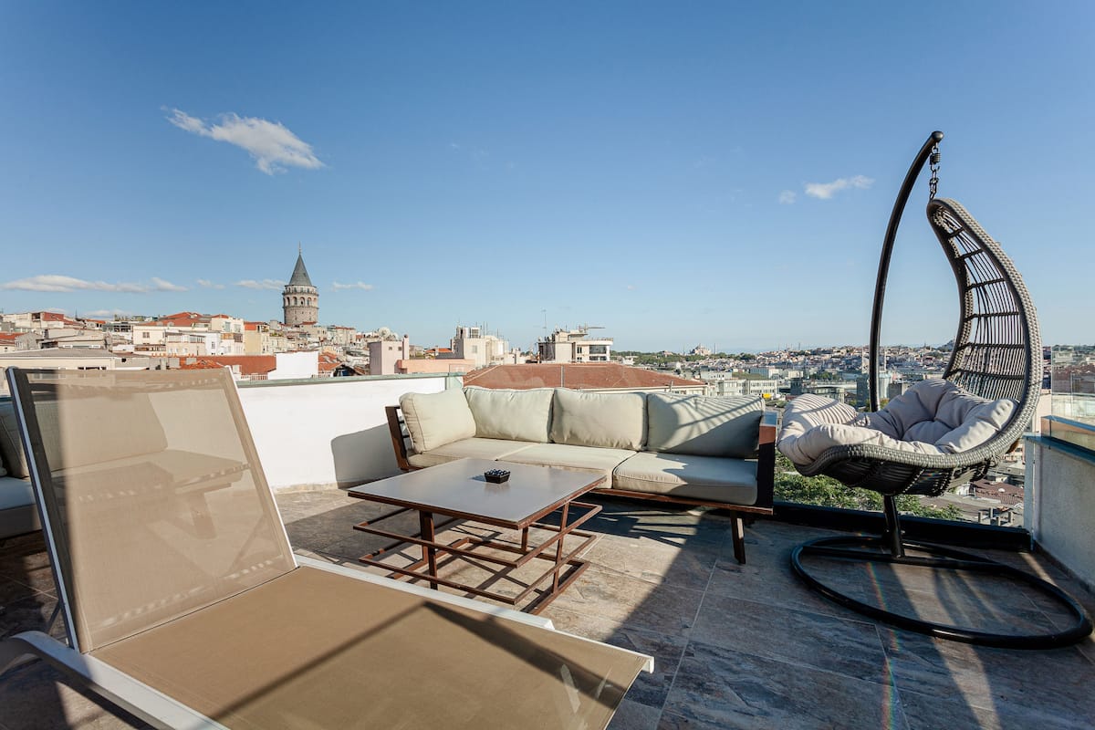 Accommodation Entirely in Istanbul Galata Tower